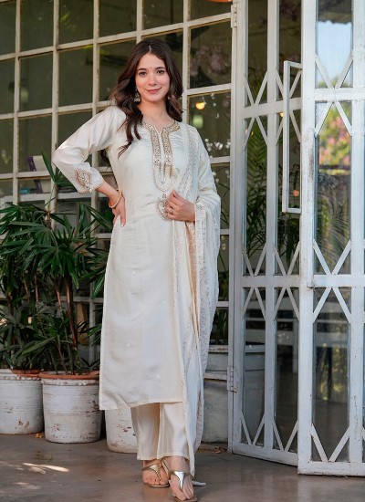 Dress Smart with the Newest High Quality Fabric Collection in Surat