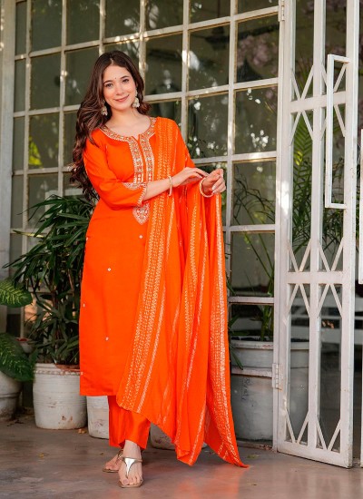 Dress Smart with the Newest High Quality Fabric Collection in Surat