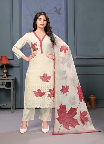 Elegant Chikan Kari Kurtis with Fine Embroidery for Every Occasion in Surat
