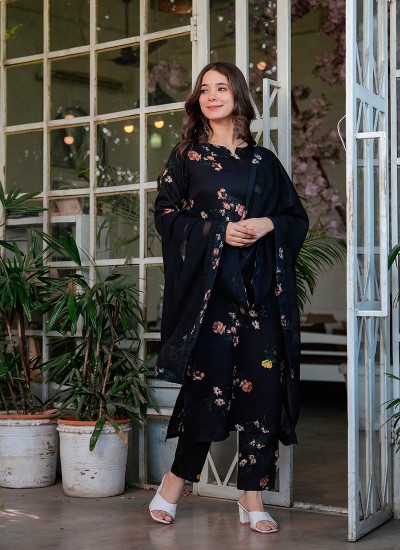 Fresh and Fashionable Dress Fabrics for You in Surat