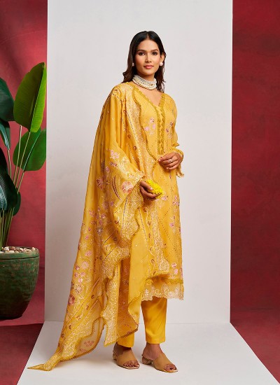 High Grade Dress Fabric in Bulk at Competitive Prices in Surat
